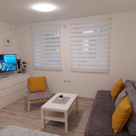 Street Apartment Суботица Экстерьер фото
