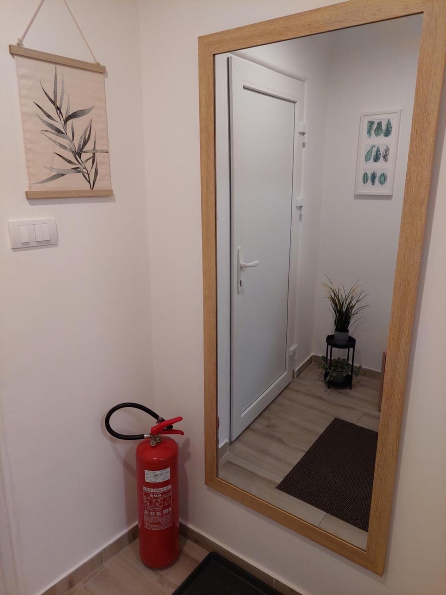 Street Apartment Суботица Экстерьер фото